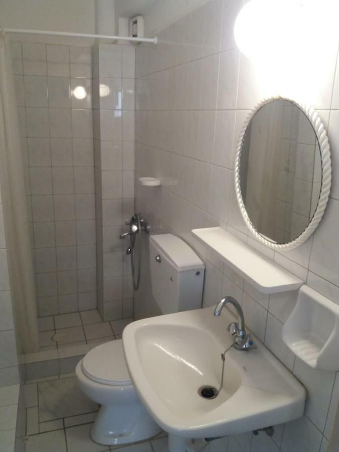 Studio In Garden Poros Town 外观 照片